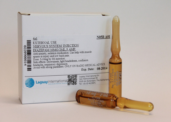 La chiara fiala di vetro vuota identifica la fiala del ginseng o dei capelli per l'iniezione